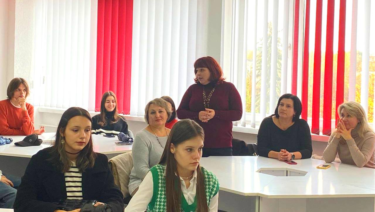 Вчителі Тернопільського ліцею №21 під час зустрічі з викладачами кафедри української мови та славістики